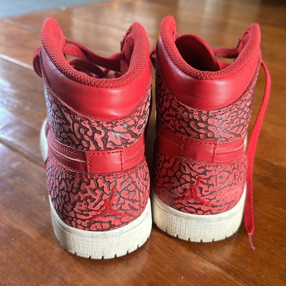 Red Jordan high tops - Picture 4 of 5